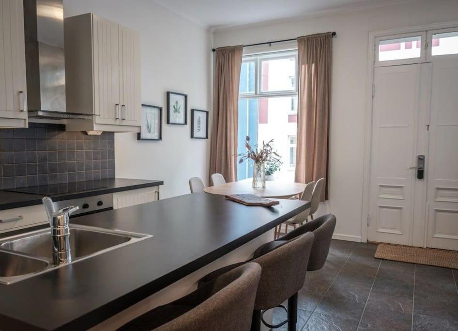 In The Heart Of Brosundet! Fully Equipped 3 Bed Room Ap Ålesund Zewnętrze zdjęcie